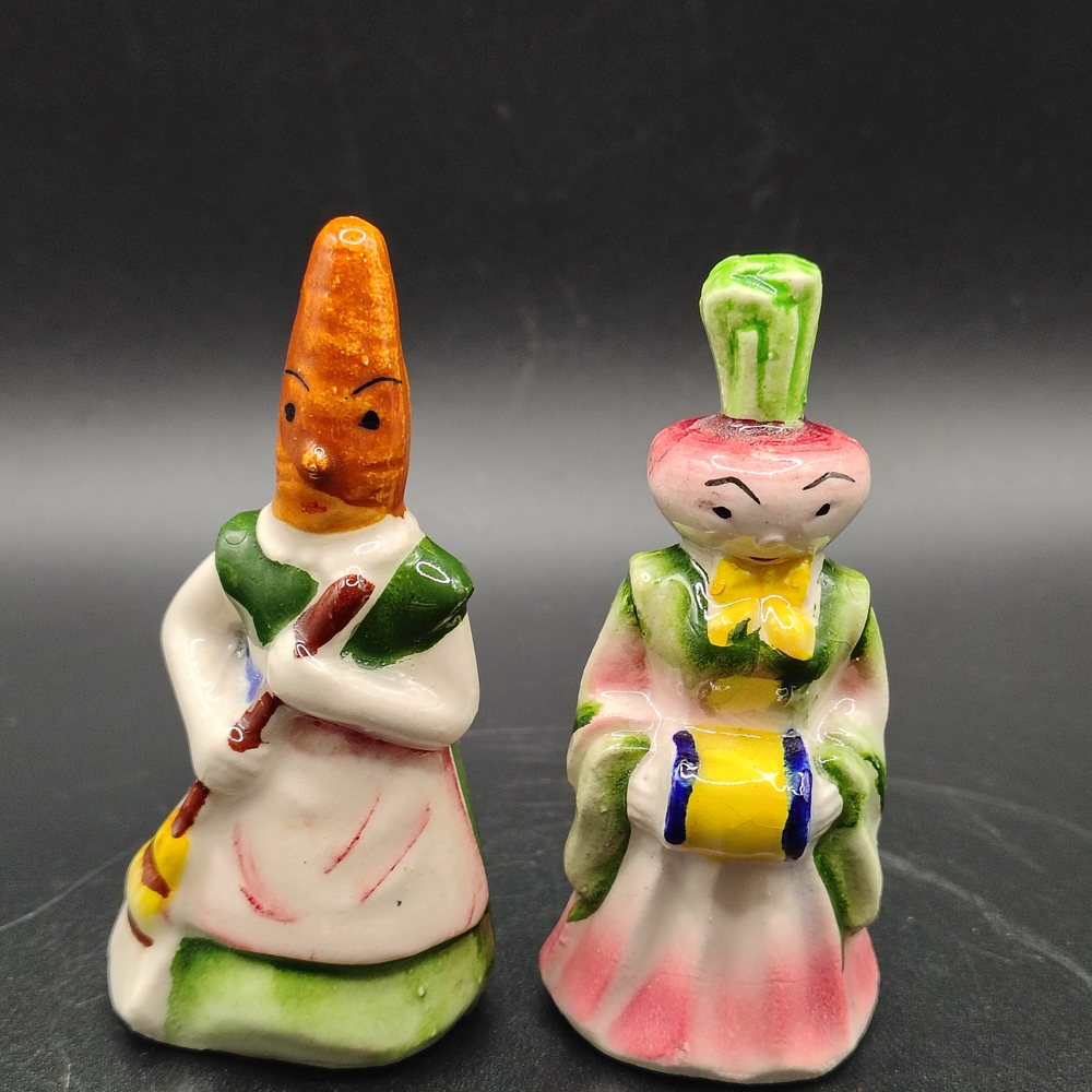Vintage Anthropomorphic Veggie Shakers